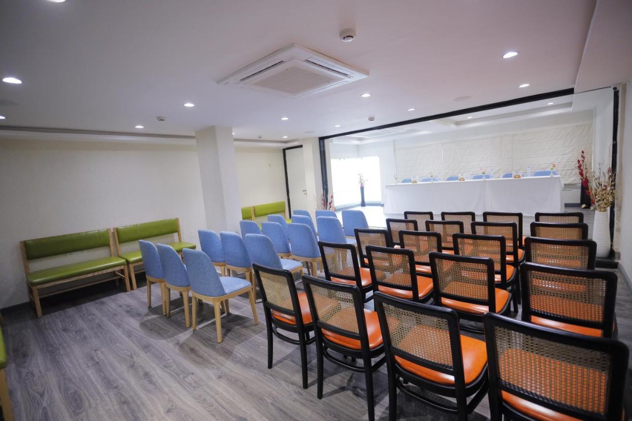 The Avenue Hotel Ballygunge Kalküta Dış mekan fotoğraf